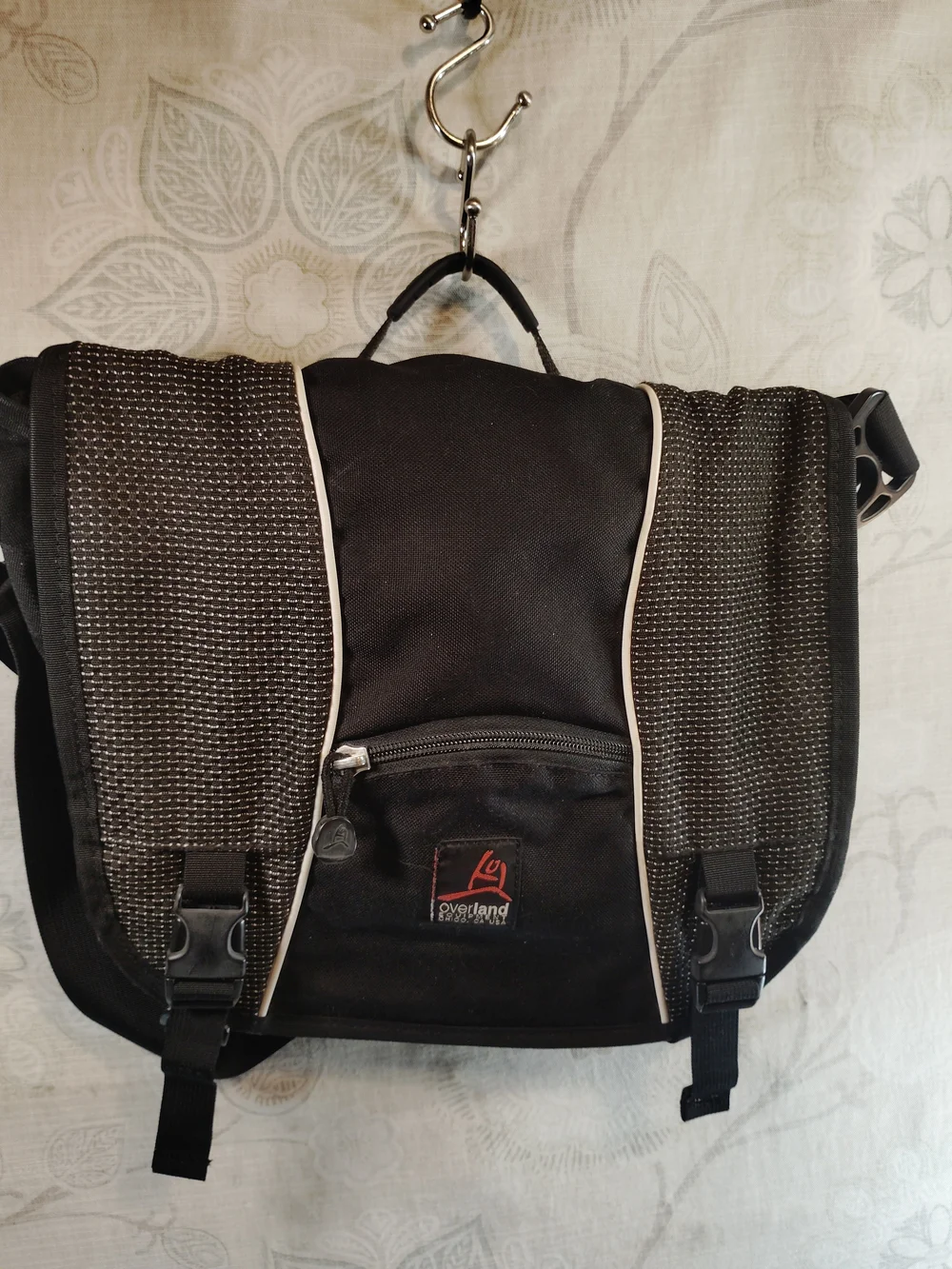 Overland Equipment Black & Grey Messenger Bag with Contrast Piping